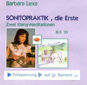 Barbara Lexa mit Klangschalen auf der Alm